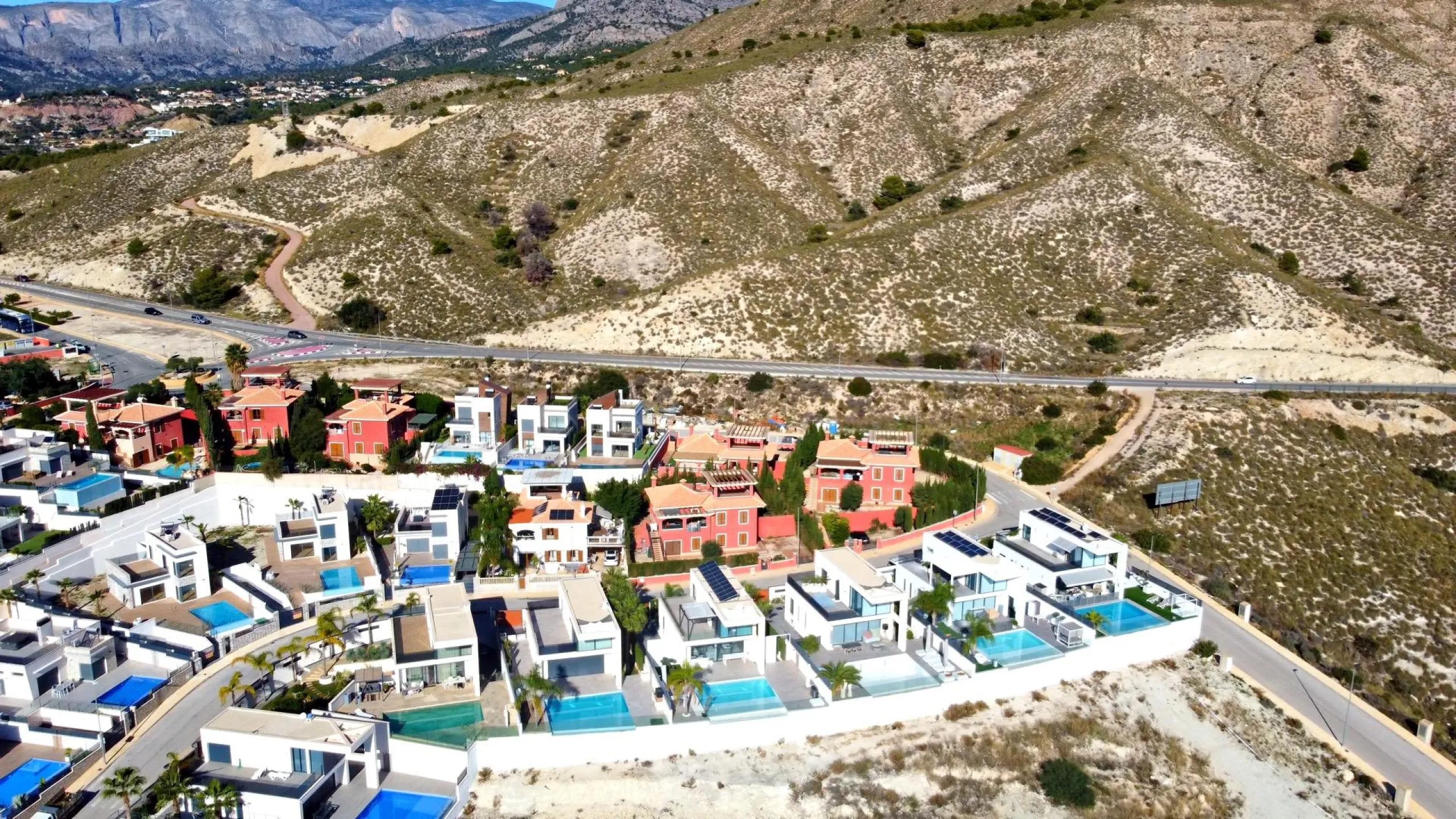 LUXURY VILLA FOR A LARGE FAMILY IN FINESTRAT