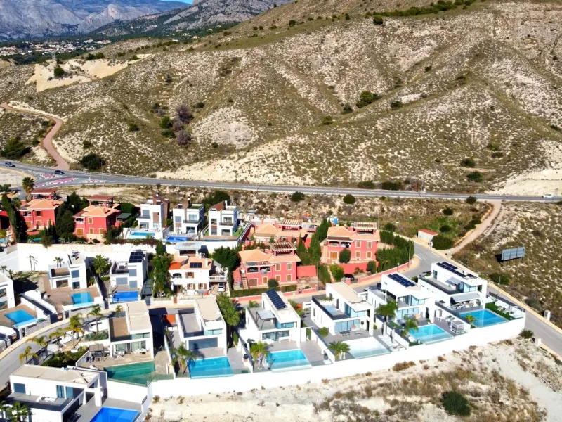 LUXURY VILLA FOR A LARGE FAMILY IN FINESTRAT