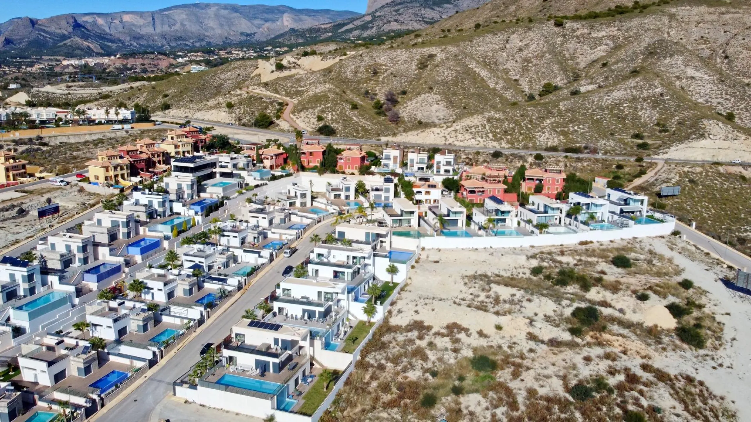 LUXURY VILLA FOR A LARGE FAMILY IN FINESTRAT