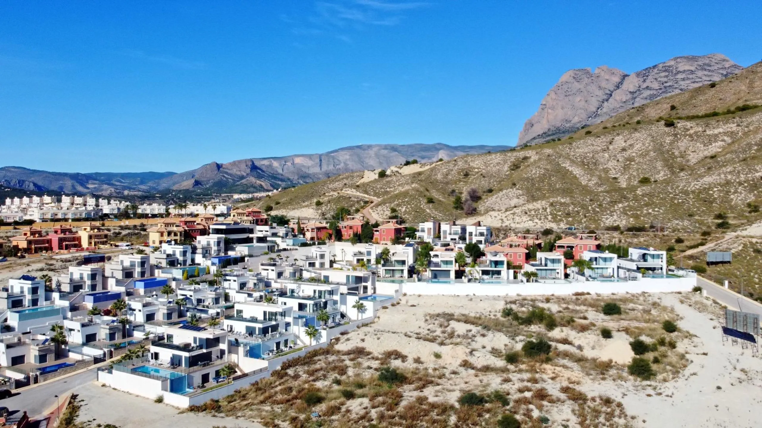 LUXURY VILLA FOR A LARGE FAMILY IN FINESTRAT