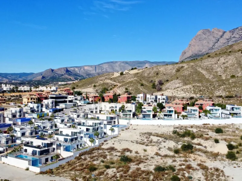 LUXURY VILLA FOR A LARGE FAMILY IN FINESTRAT