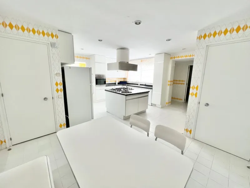 Villa exclusiva y privada con vistas al mar en Bellamar, Castelldefels