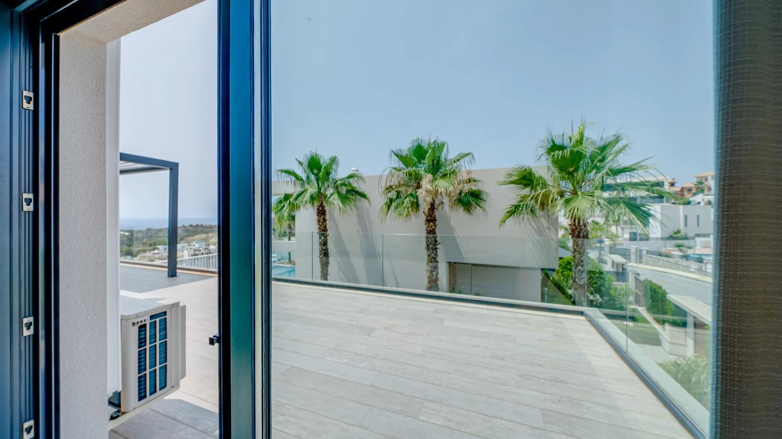 LUXURY VILLA FOR A LARGE FAMILY IN FINESTRAT