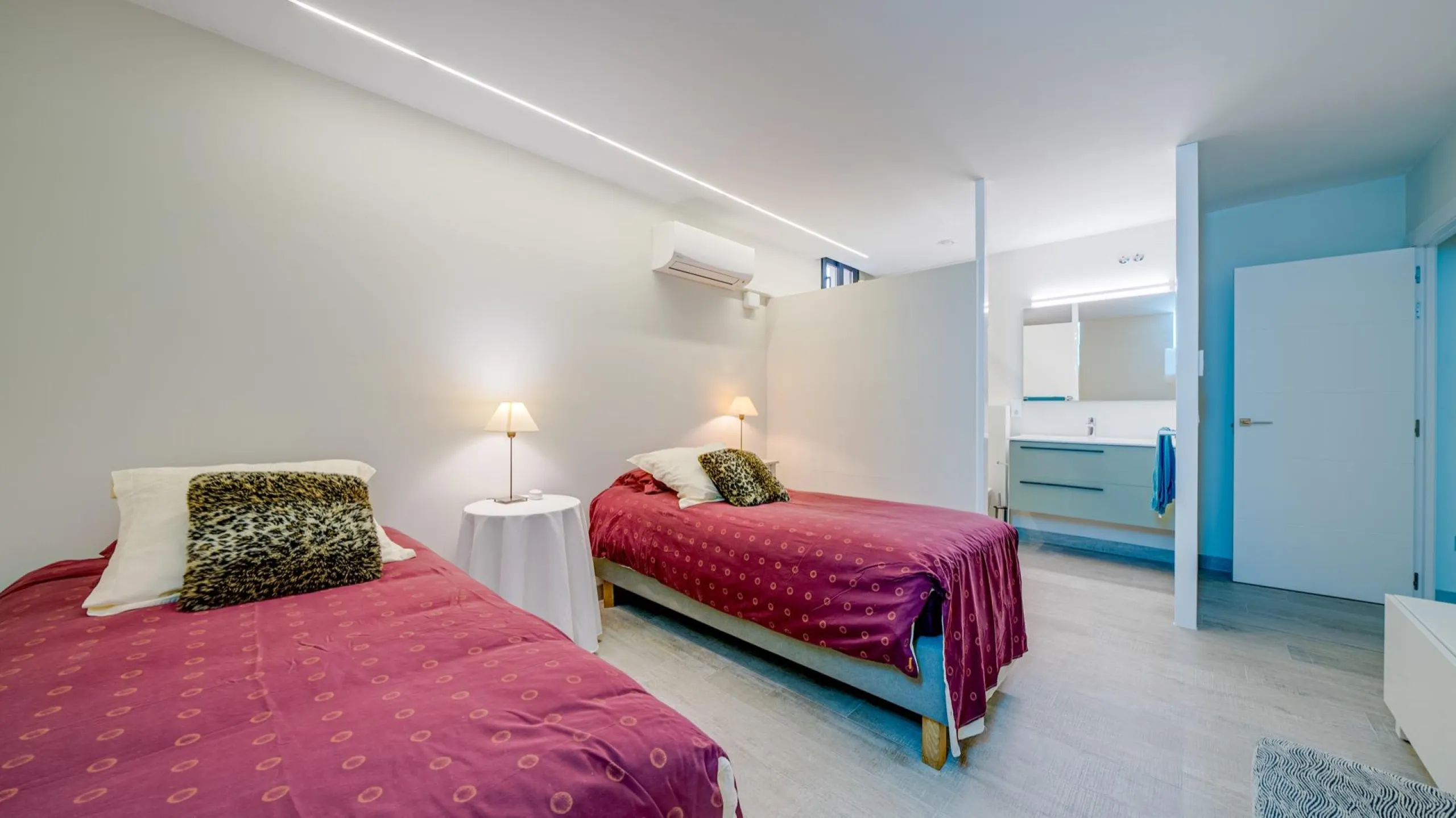 LUXURY VILLA FOR A LARGE FAMILY IN FINESTRAT