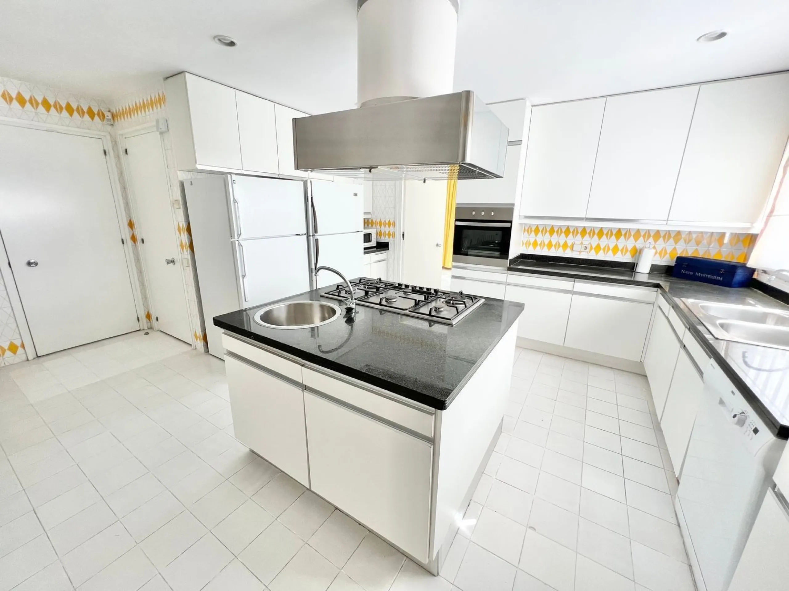 Villa exclusiva y privada con vistas al mar en Bellamar, Castelldefels