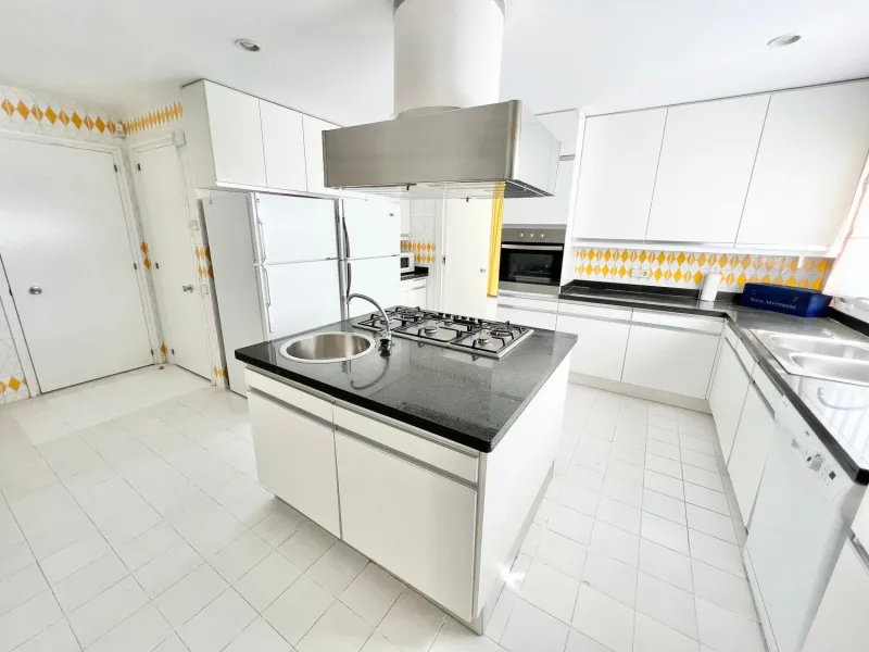 Villa exclusiva y privada con vistas al mar en Bellamar, Castelldefels