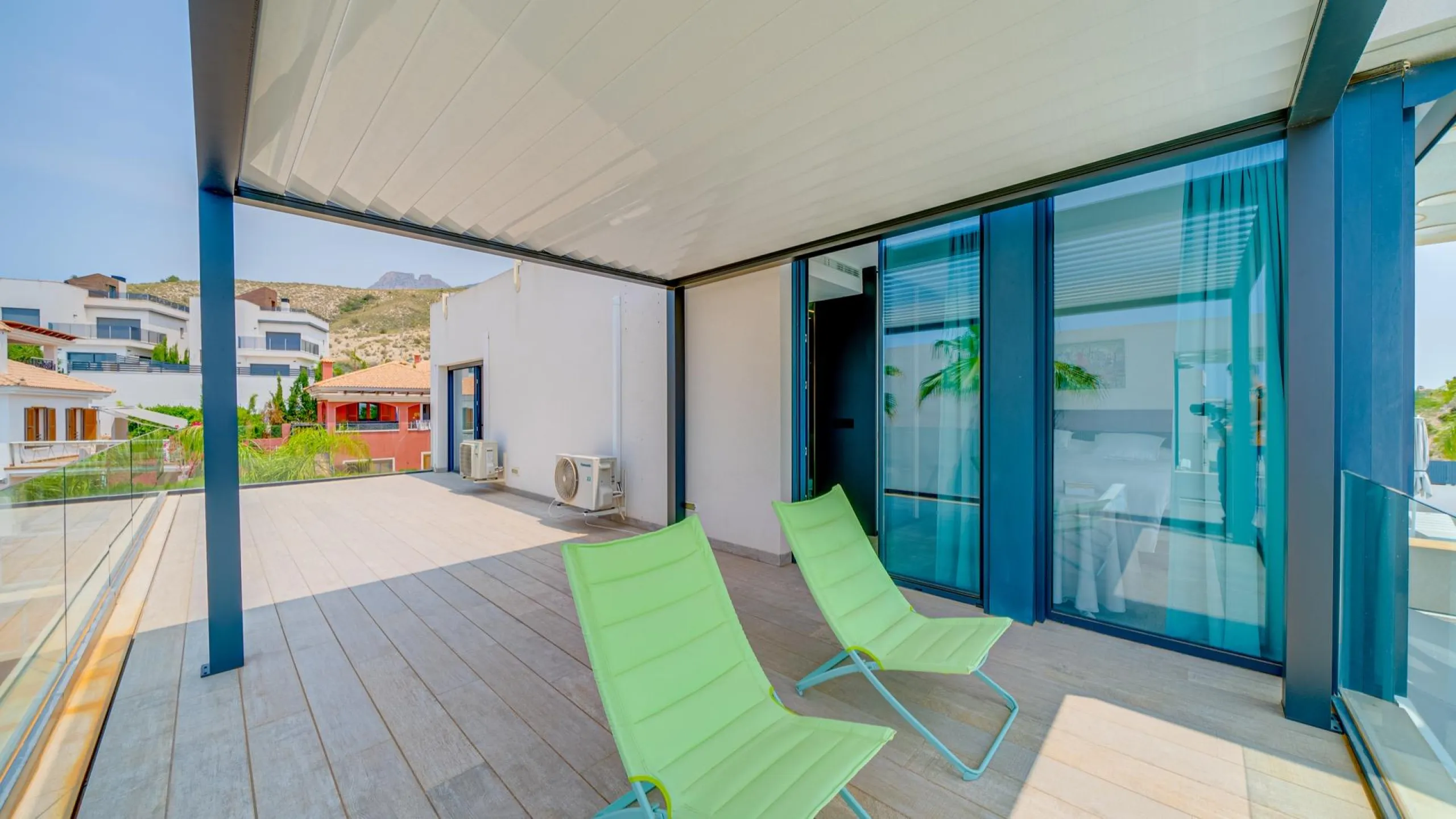 LUXURY VILLA FOR A LARGE FAMILY IN FINESTRAT