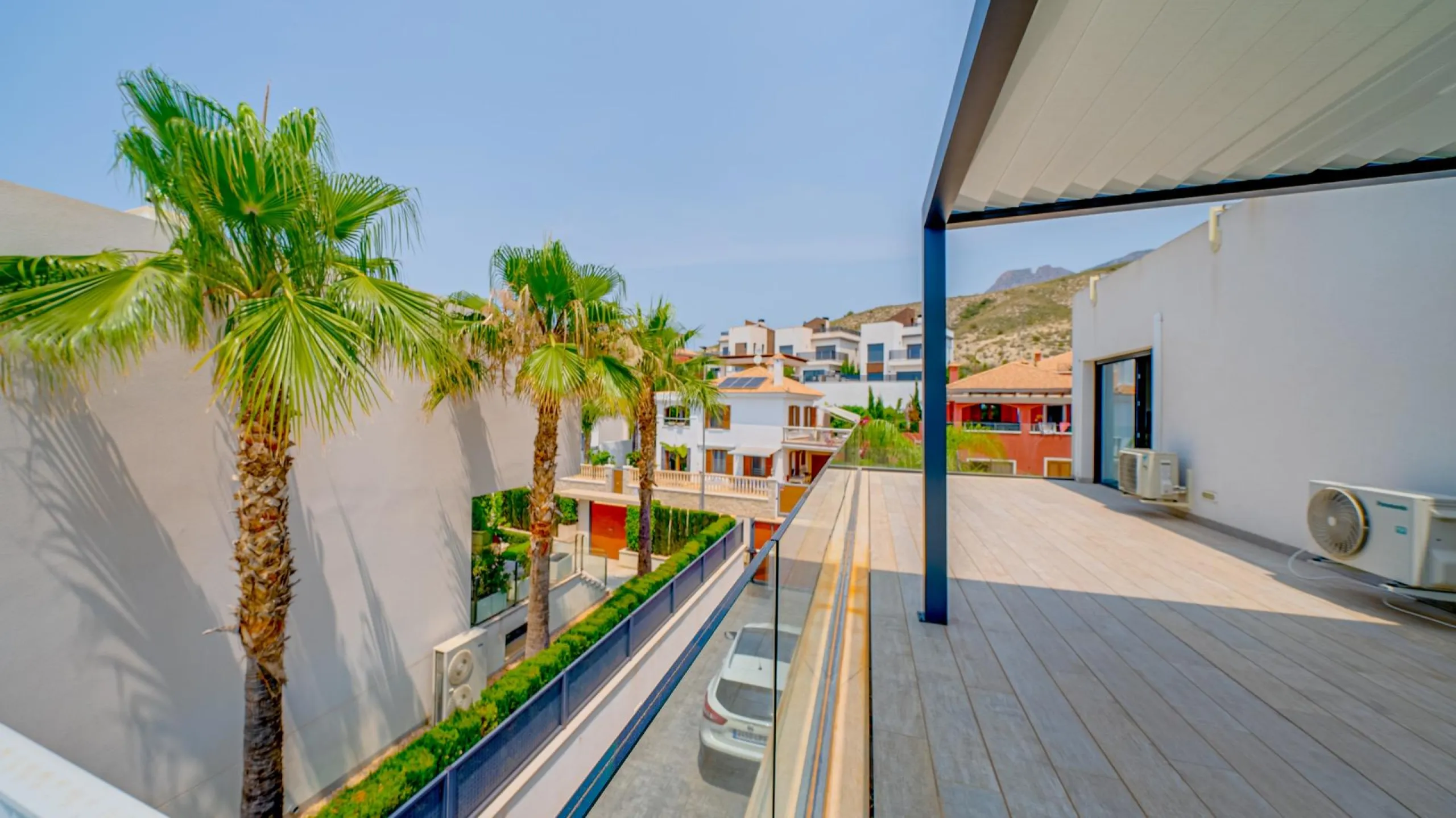LUXURY VILLA FOR A LARGE FAMILY IN FINESTRAT