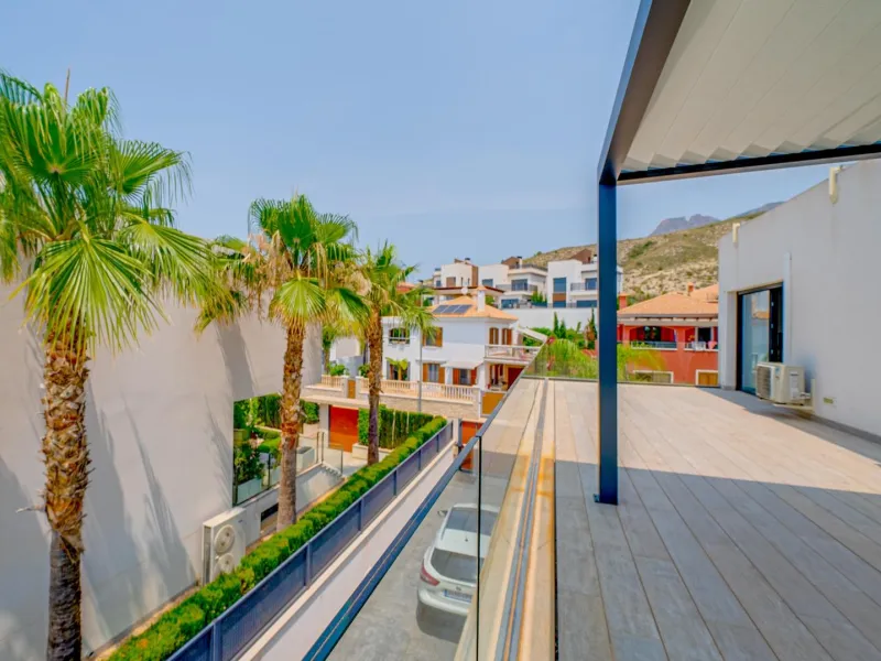 LUXURY VILLA FOR A LARGE FAMILY IN FINESTRAT