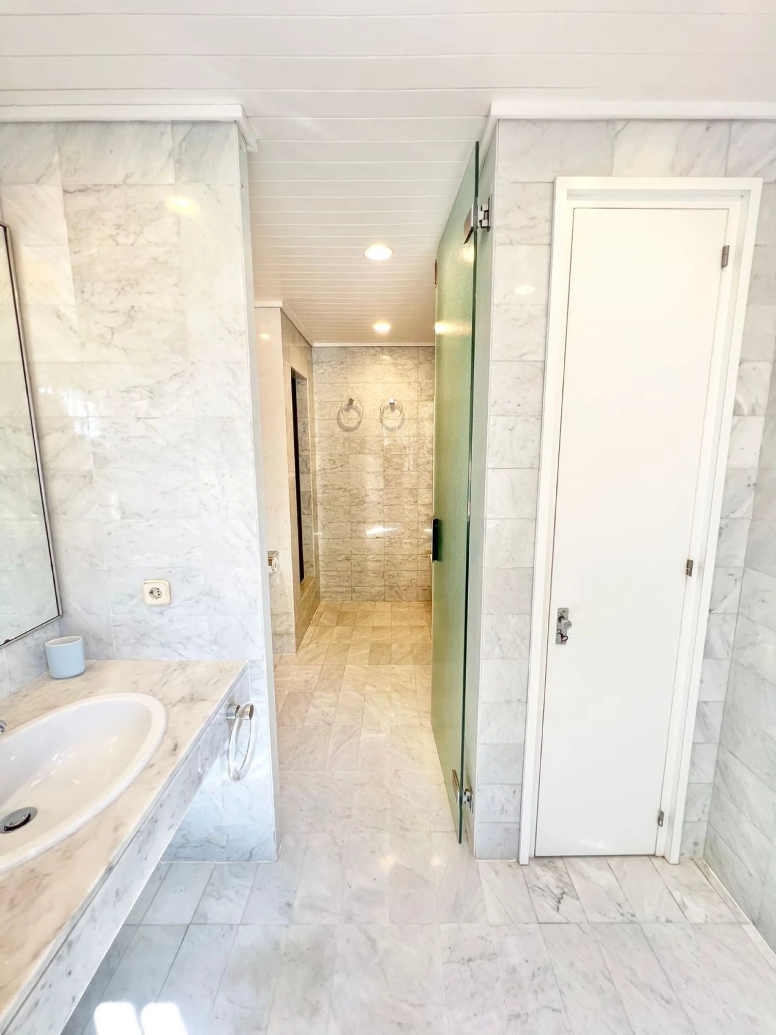 Villa exclusiva y privada con vistas al mar en Bellamar, Castelldefels