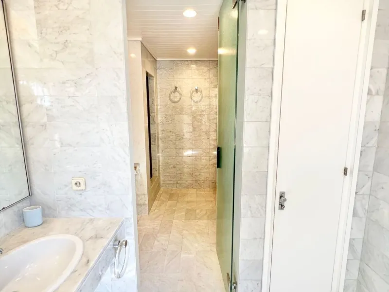 Villa exclusiva y privada con vistas al mar en Bellamar, Castelldefels
