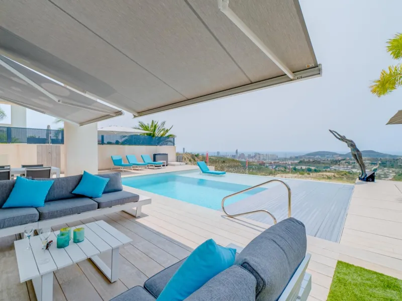LUXURY VILLA FOR A LARGE FAMILY IN FINESTRAT