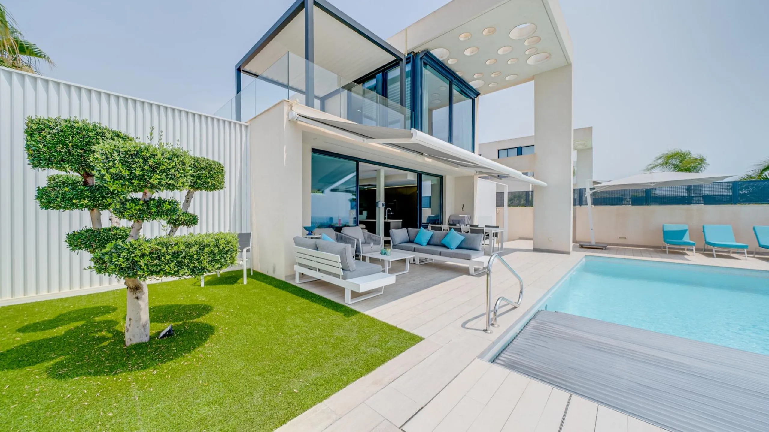 LUXURY VILLA FOR A LARGE FAMILY IN FINESTRAT