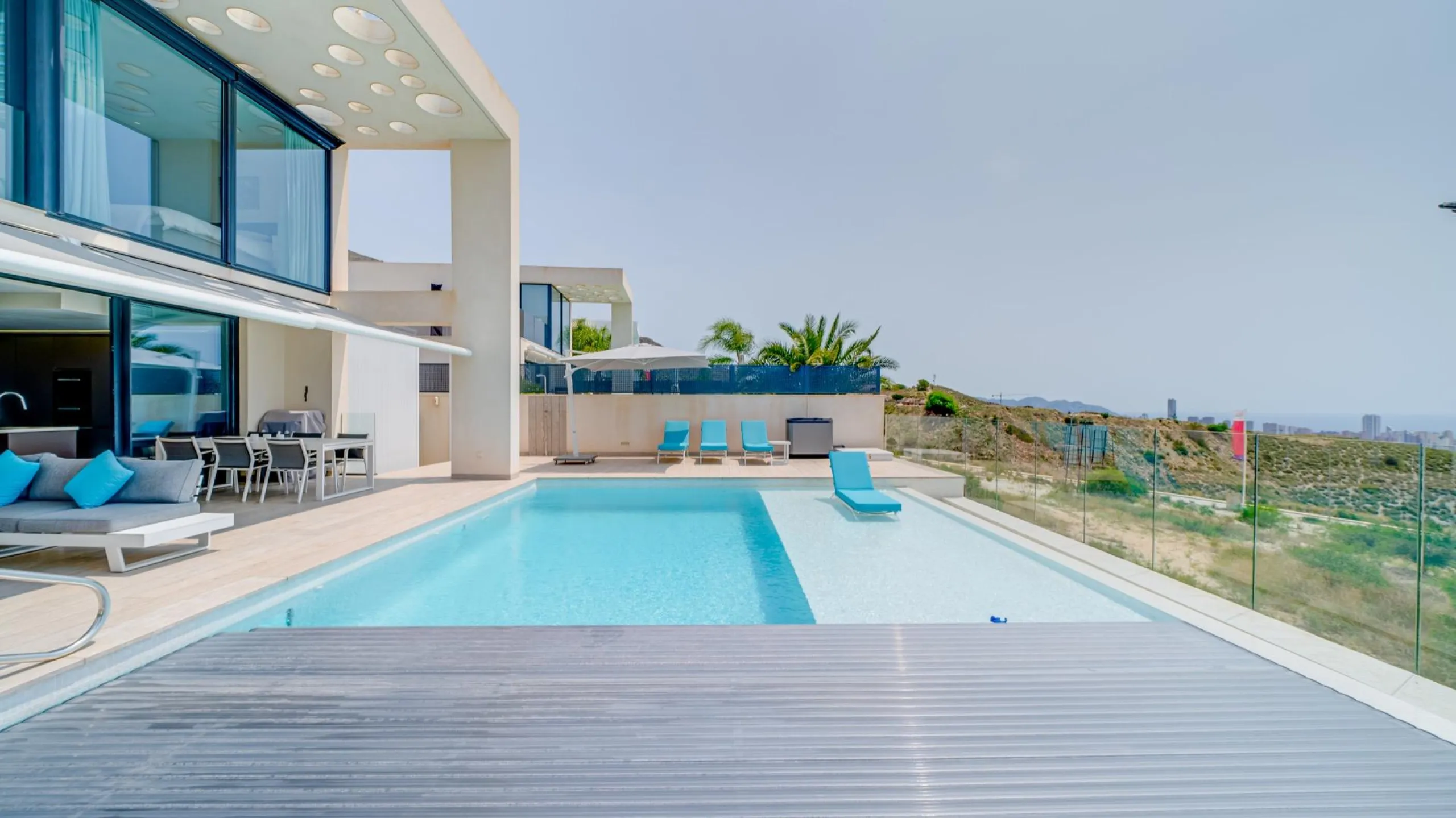LUXURY VILLA FOR A LARGE FAMILY IN FINESTRAT