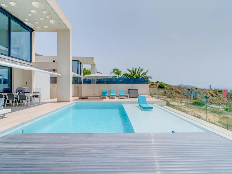 LUXURY VILLA FOR A LARGE FAMILY IN FINESTRAT