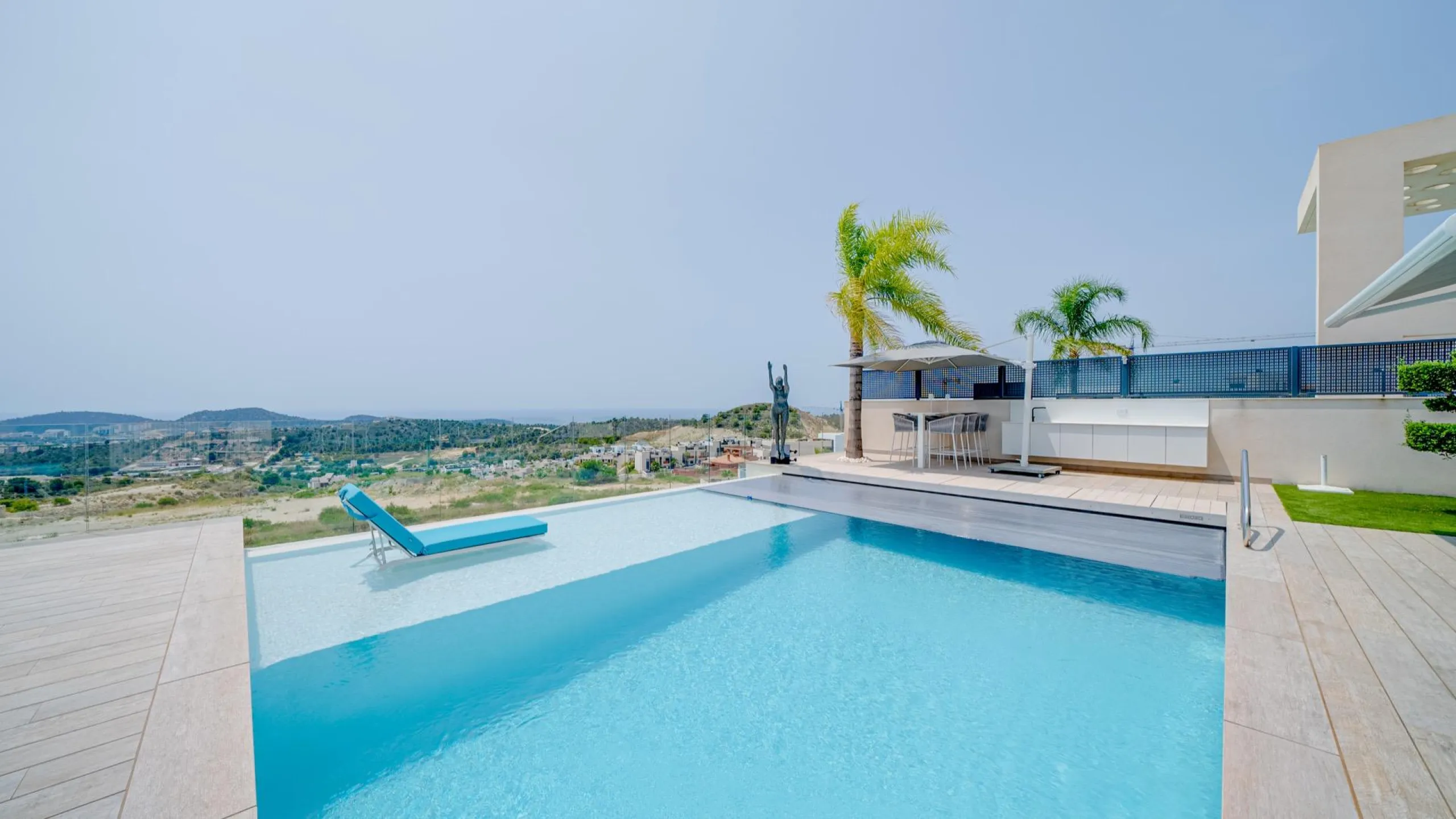 LUXURY VILLA FOR A LARGE FAMILY IN FINESTRAT