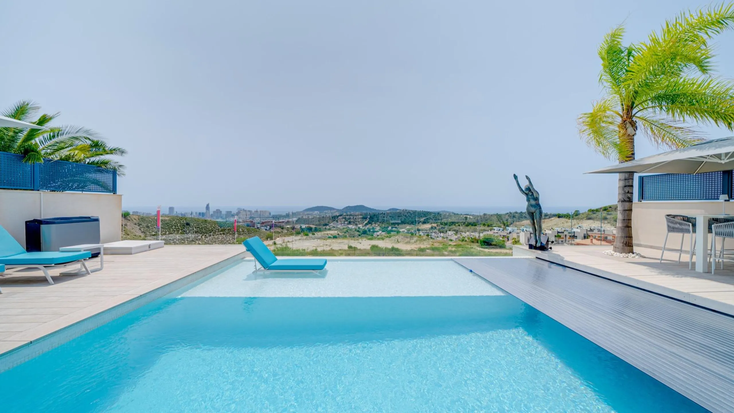 LUXURY VILLA FOR A LARGE FAMILY IN FINESTRAT