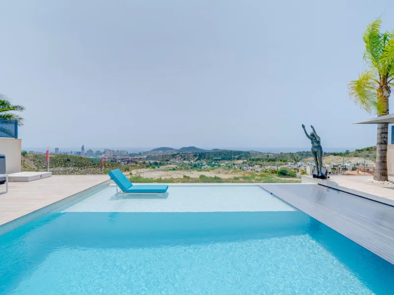 LUXURY VILLA FOR A LARGE FAMILY IN FINESTRAT