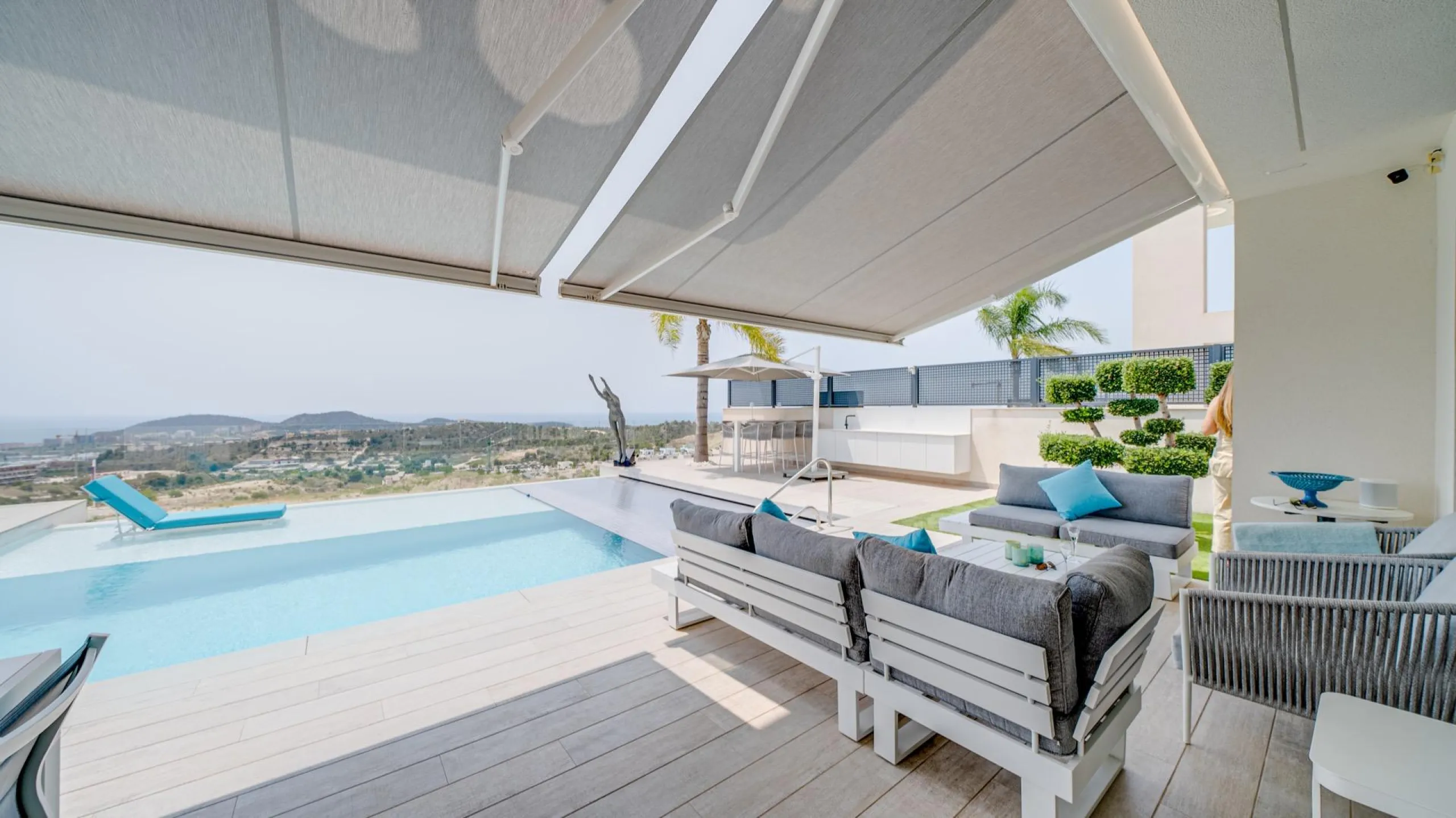 LUXURY VILLA FOR A LARGE FAMILY IN FINESTRAT