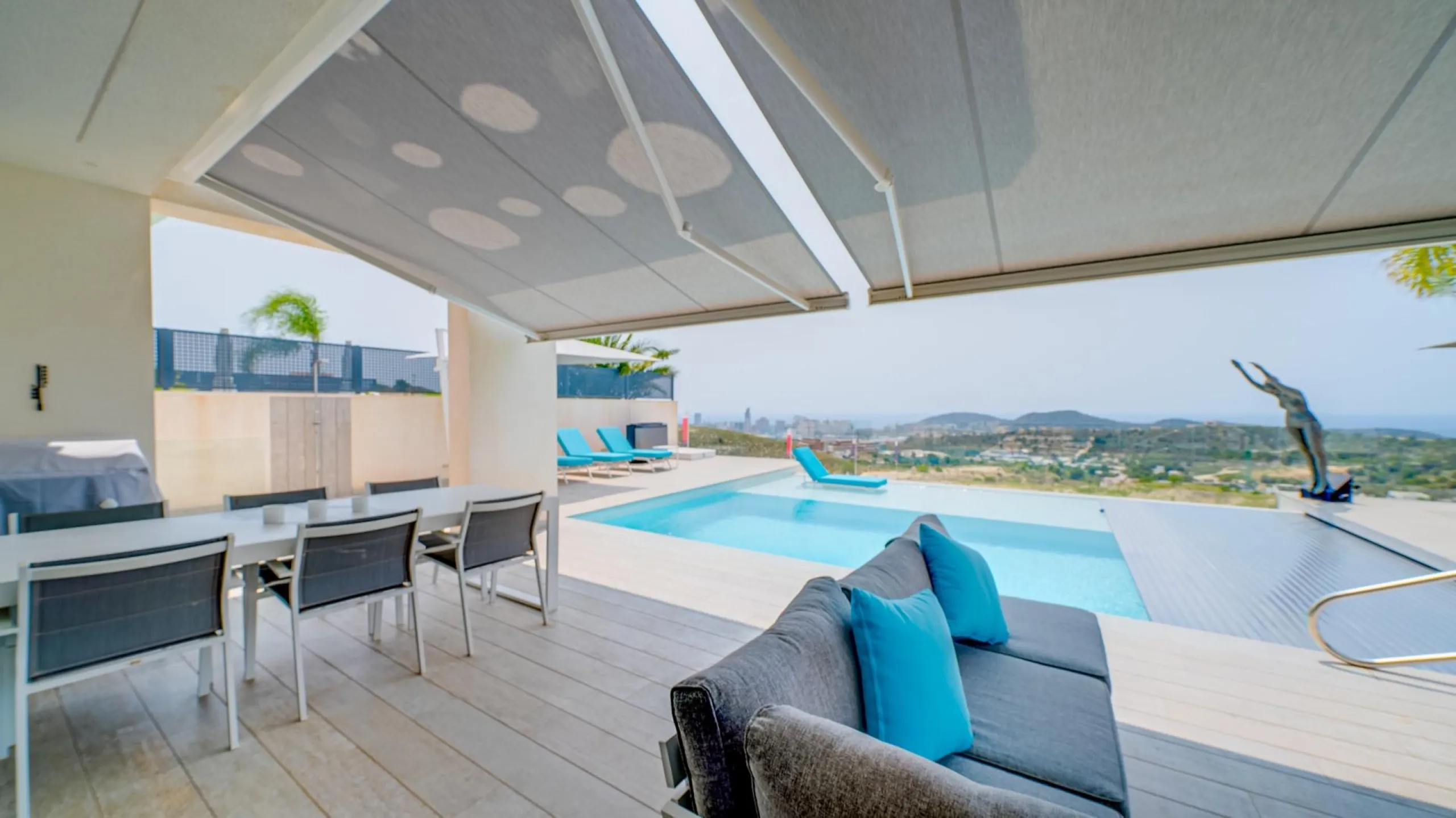 LUXURY VILLA FOR A LARGE FAMILY IN FINESTRAT