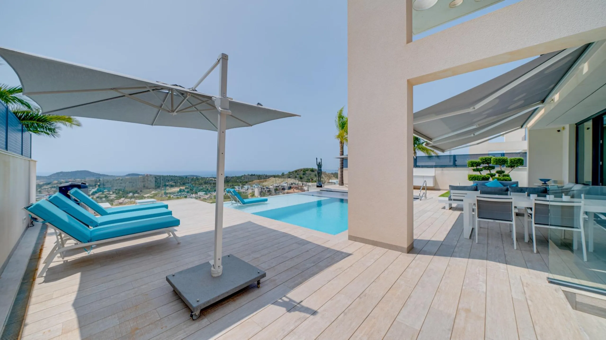 LUXURY VILLA FOR A LARGE FAMILY IN FINESTRAT