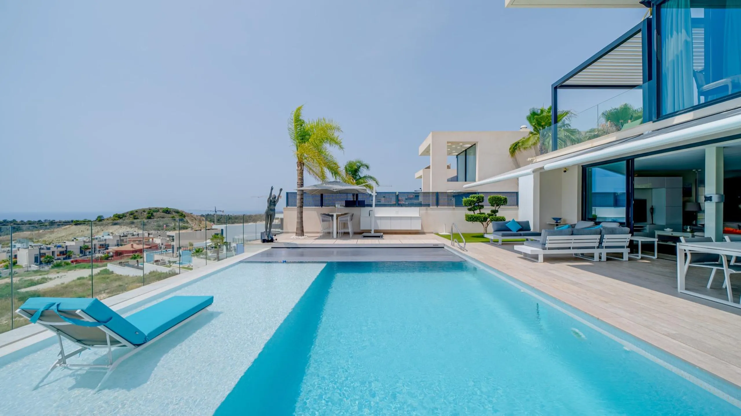 LUXURY VILLA FOR A LARGE FAMILY IN FINESTRAT