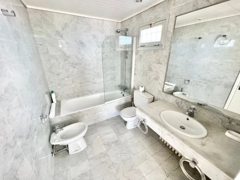 Villa exclusiva y privada con vistas al mar en Bellamar, Castelldefels