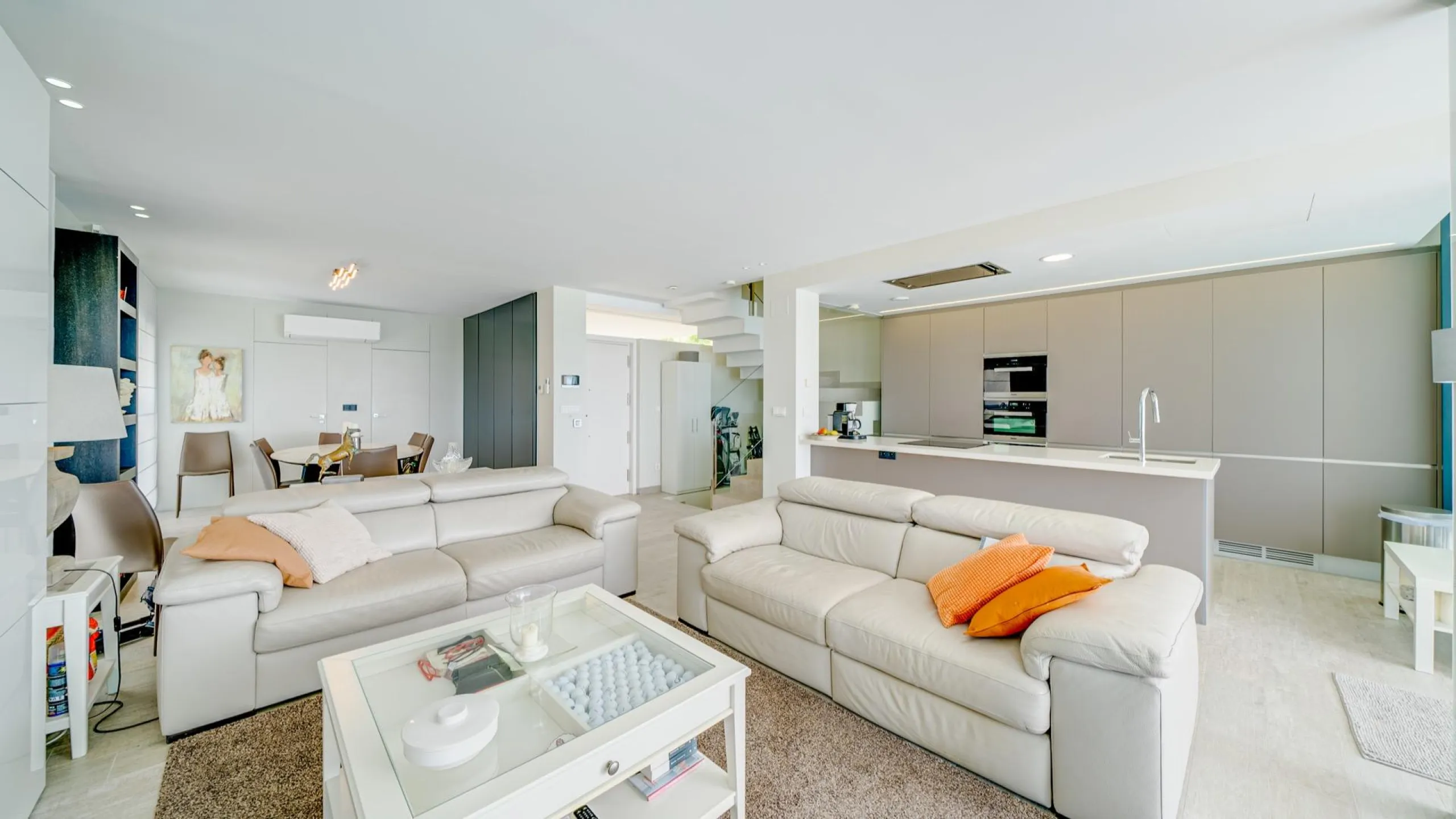 LUXURY VILLA FOR A LARGE FAMILY IN FINESTRAT