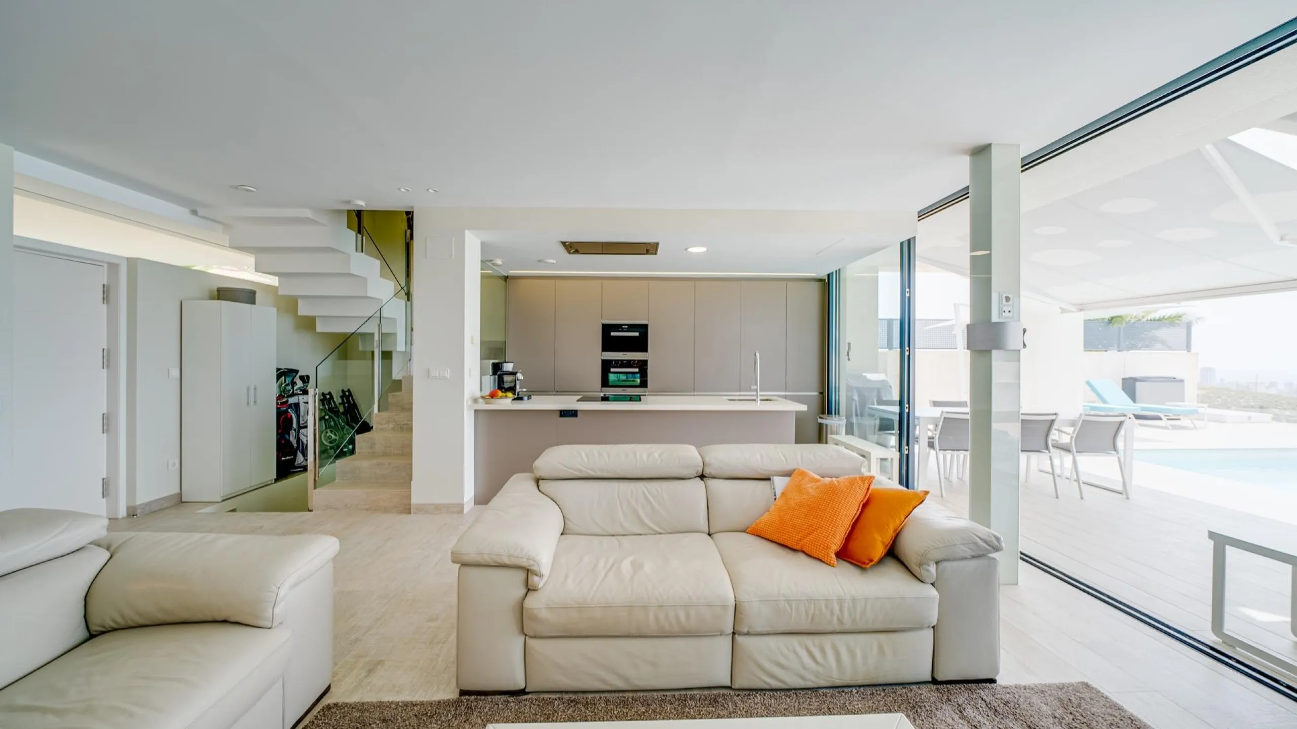 LUXURY VILLA FOR A LARGE FAMILY IN FINESTRAT