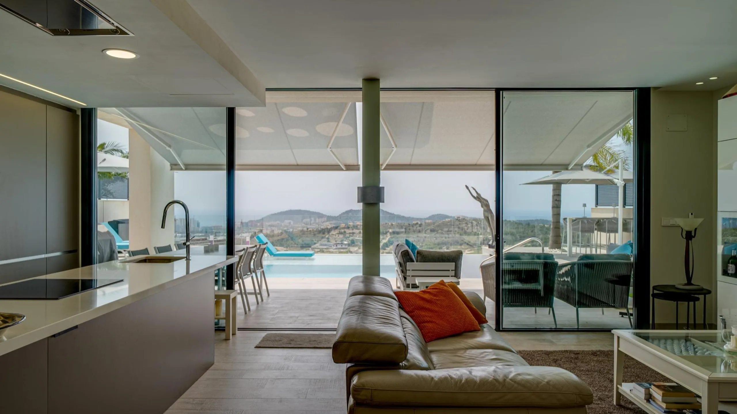 LUXURY VILLA FOR A LARGE FAMILY IN FINESTRAT