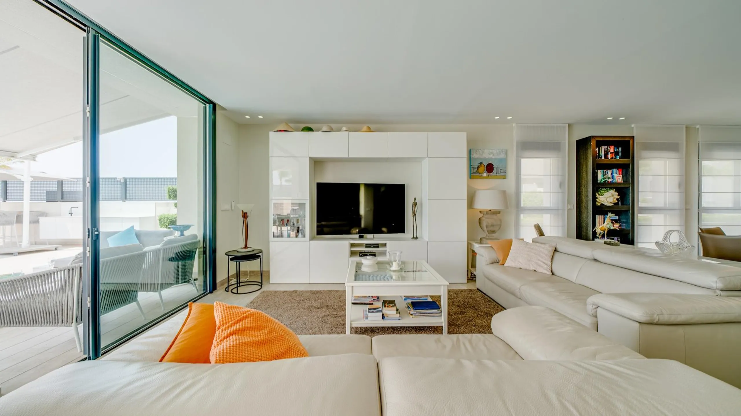LUXURY VILLA FOR A LARGE FAMILY IN FINESTRAT