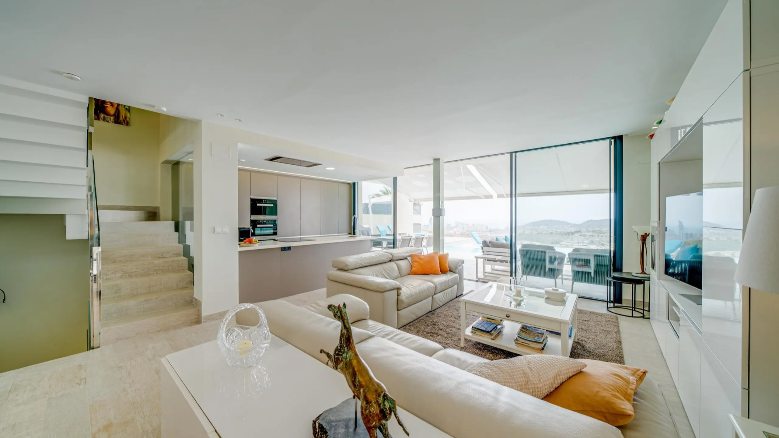LUXURY VILLA FOR A LARGE FAMILY IN FINESTRAT