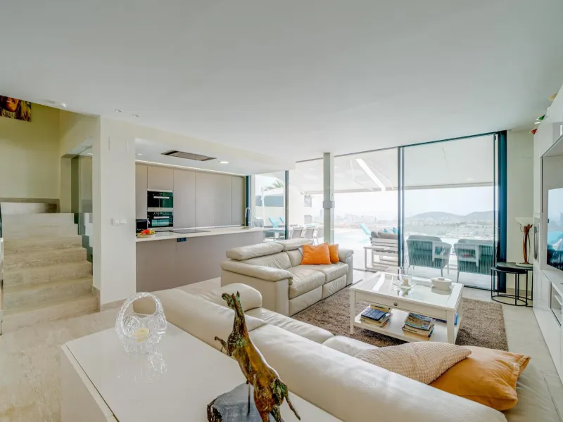 LUXURY VILLA FOR A LARGE FAMILY IN FINESTRAT