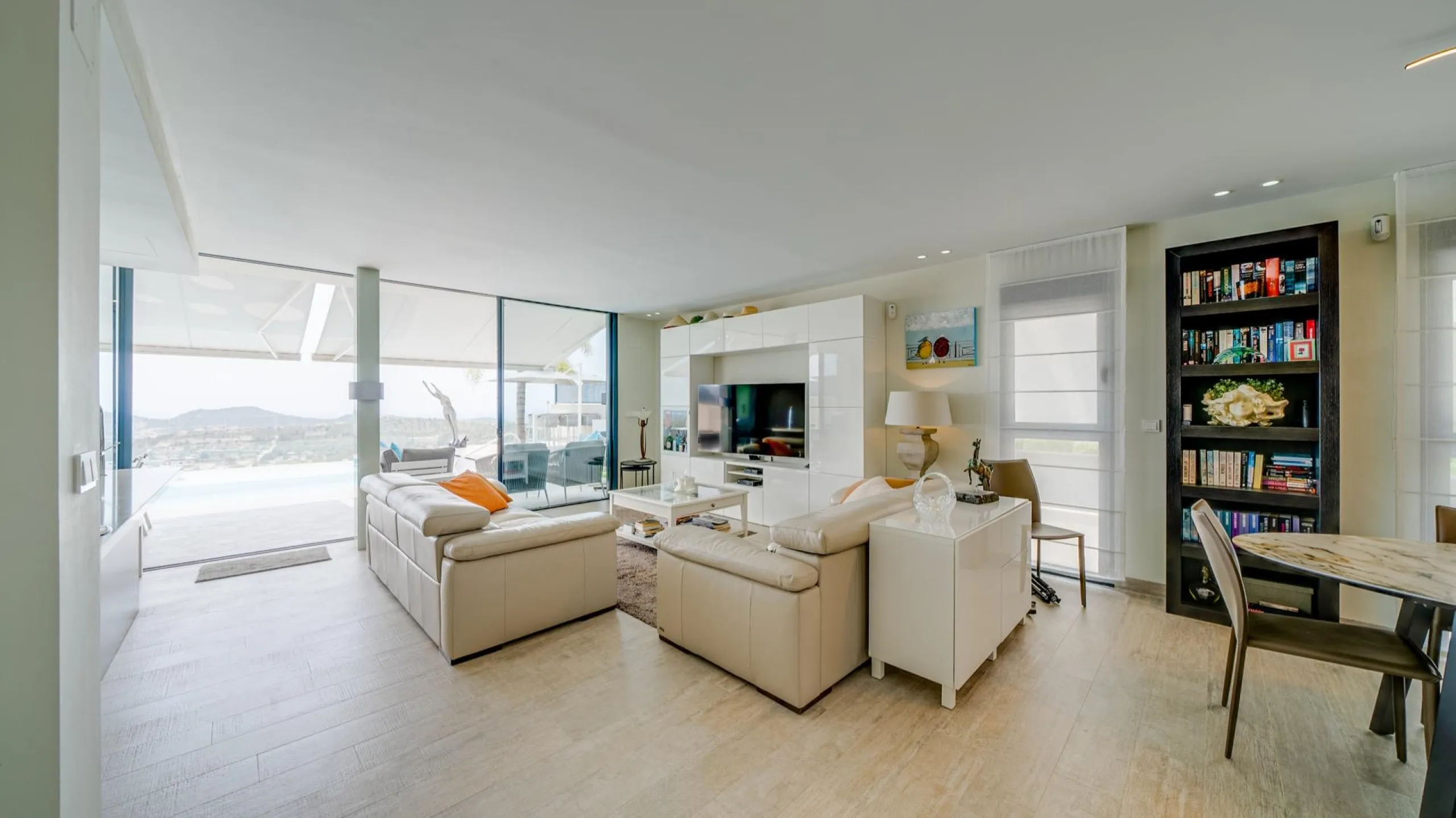 LUXURY VILLA FOR A LARGE FAMILY IN FINESTRAT
