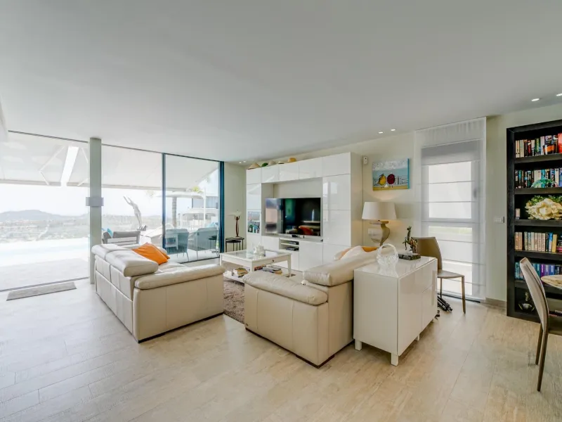 LUXURY VILLA FOR A LARGE FAMILY IN FINESTRAT