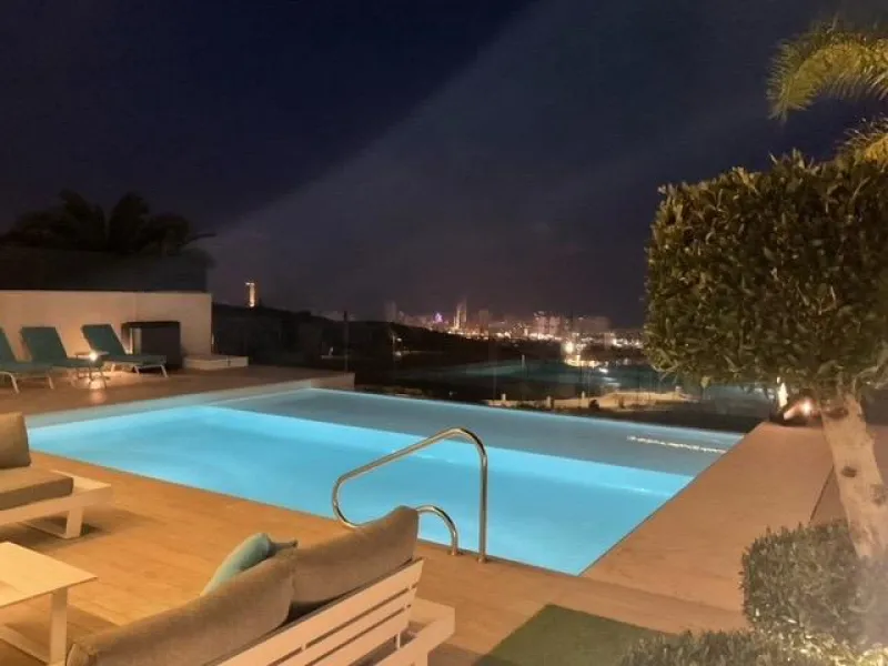 LUXURY VILLA FOR A LARGE FAMILY IN FINESTRAT