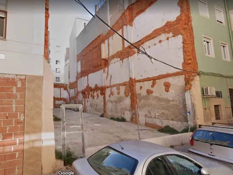 SOLAR EN VENTA EN ALICANTE - MERCADO - ESCUELA DE IDIOMAS