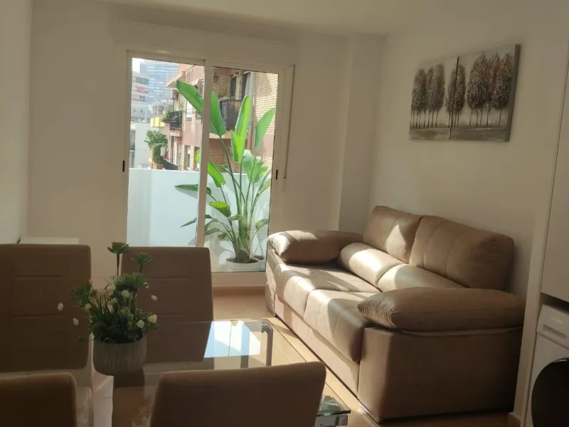 Apartamento de 2 dormitorios y 2 baños en San Blas de Alicante