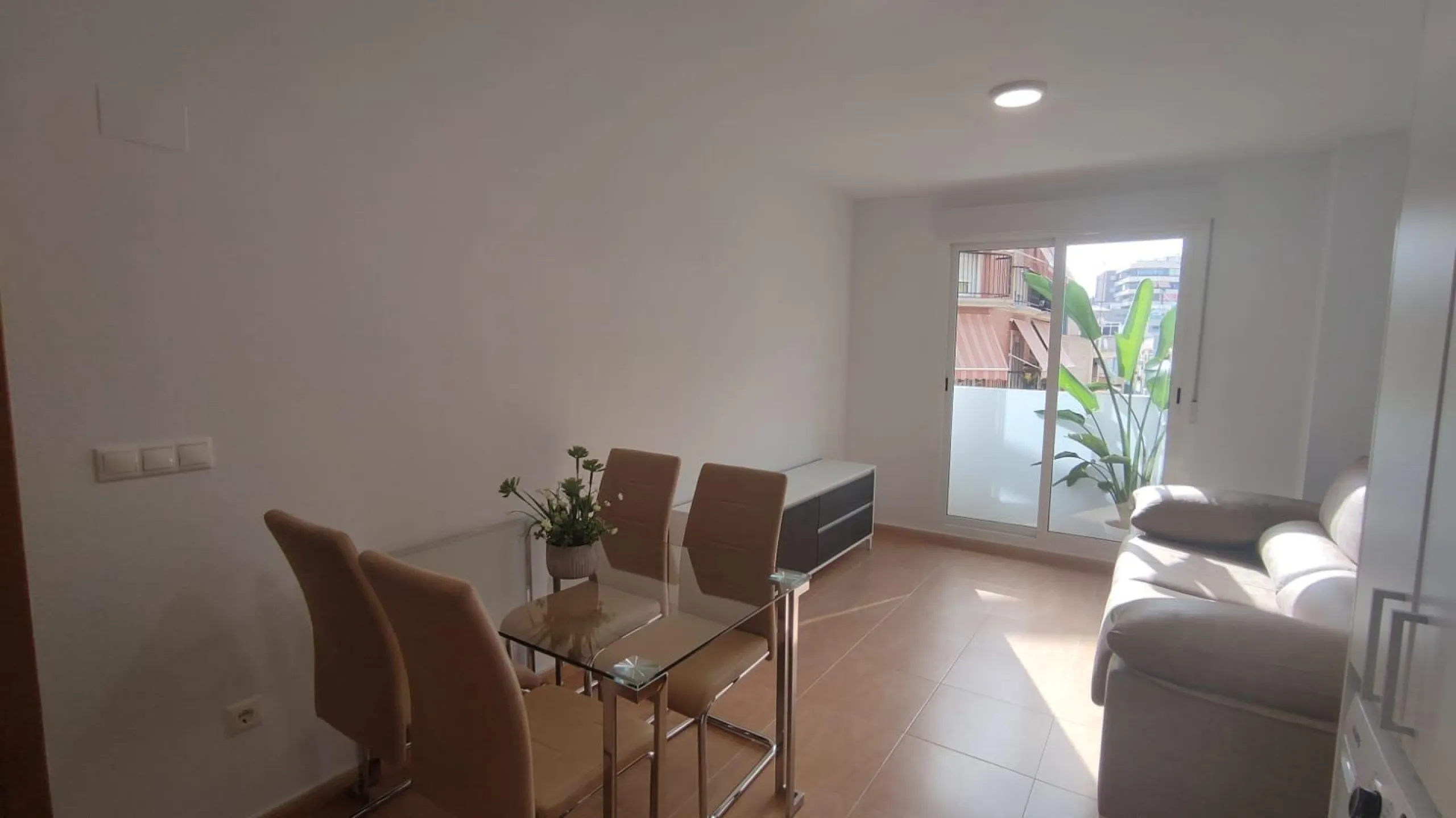 Apartamento de 2 dormitorios y 2 baños en San Blas de Alicante