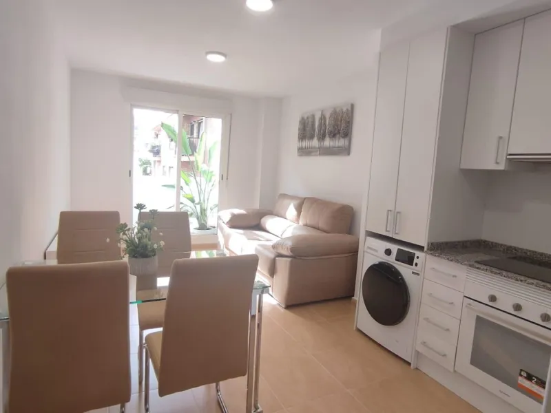 Apartamento de 2 dormitorios y 2 baños en San Blas de Alicante