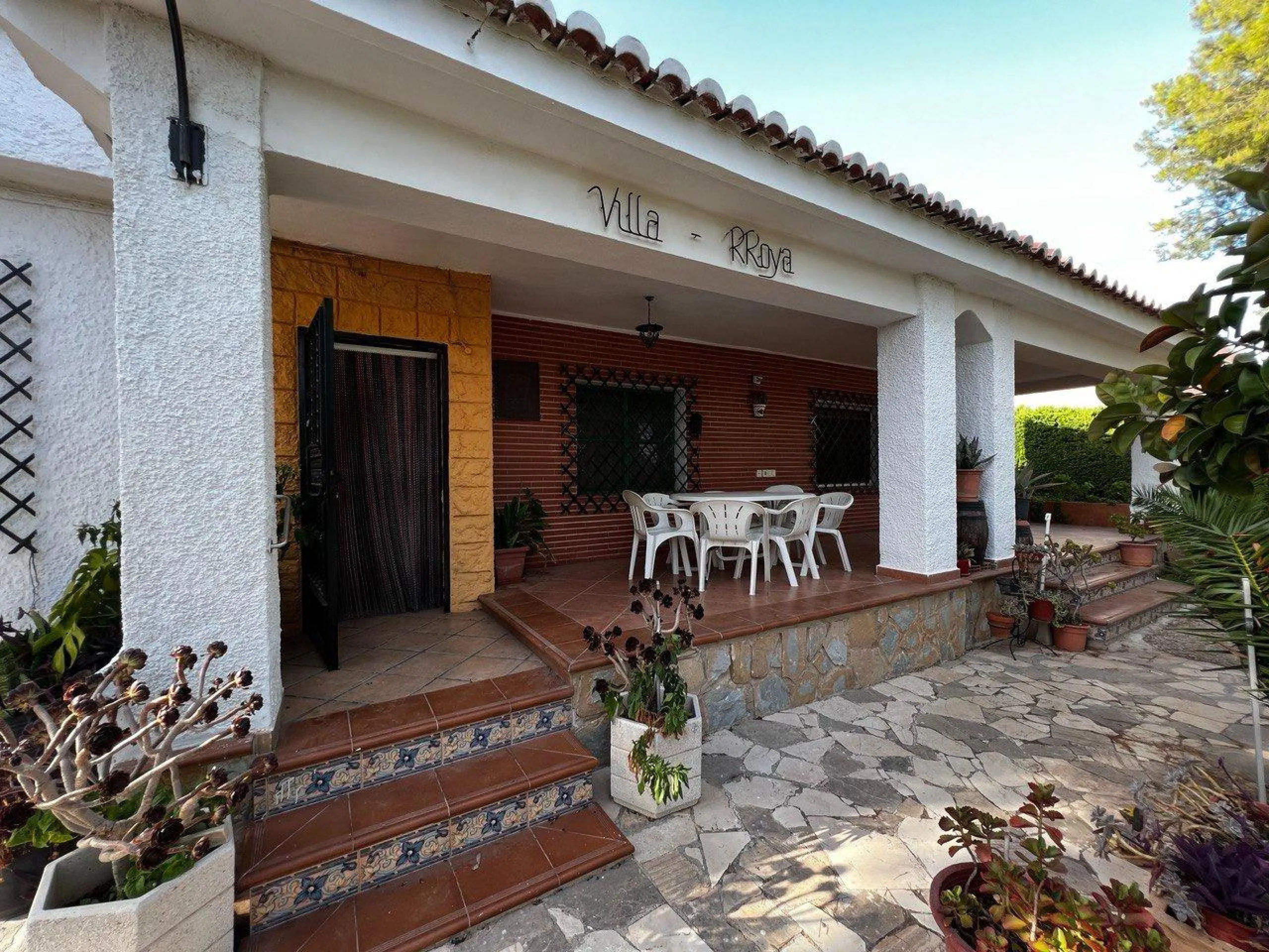 Chalet con 1000 metros de terreno en la zona Sol y Luz de San Vicente del Raspeig, Alicante