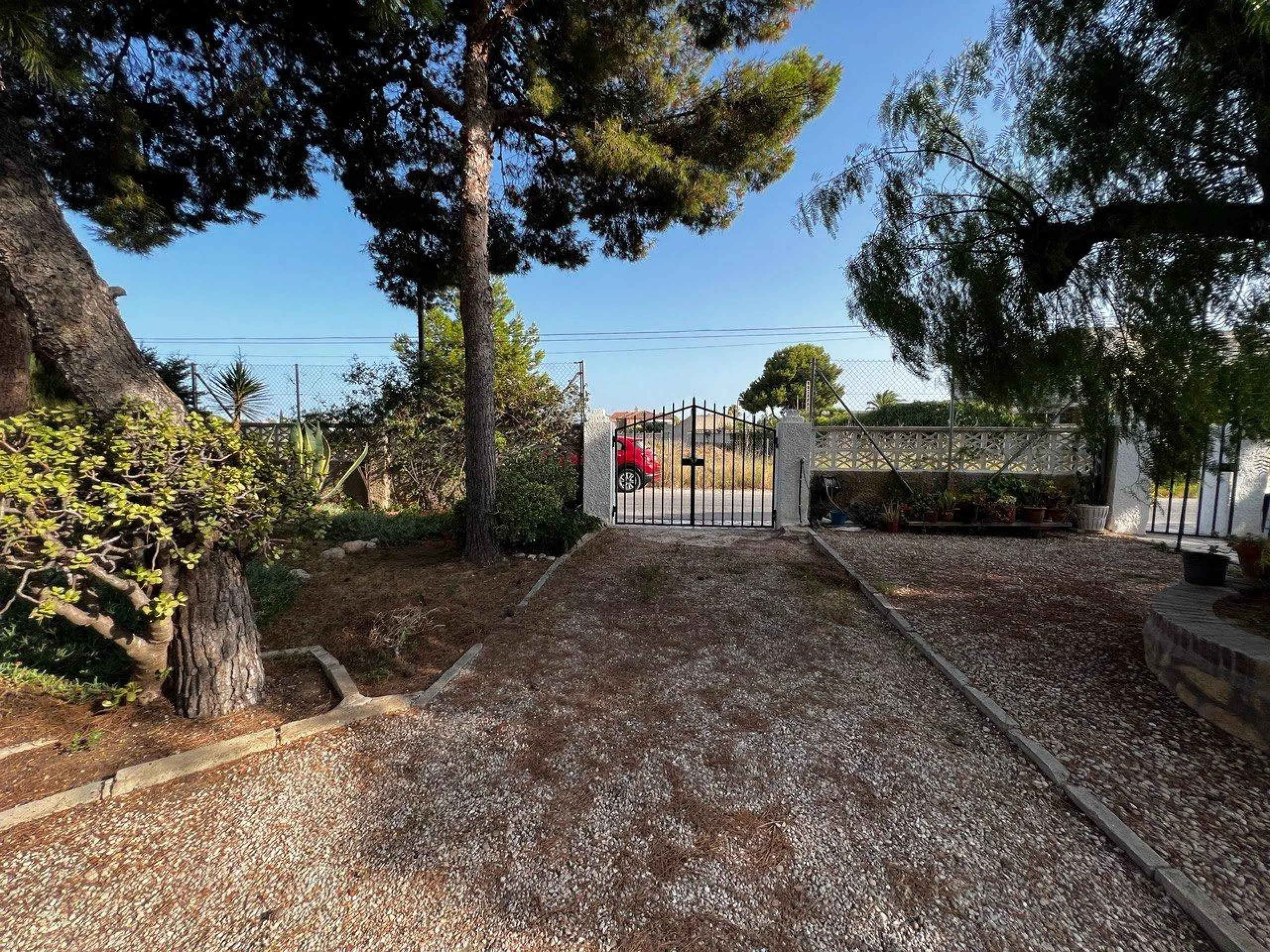 Chalet con 1000 metros de terreno en la zona Sol y Luz de San Vicente del Raspeig, Alicante