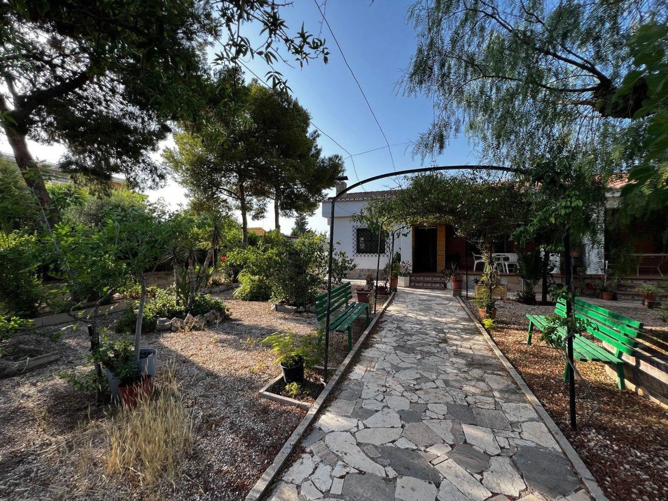 Chalet con 1000 metros de terreno en la zona Sol y Luz de San Vicente del Raspeig, Alicante
