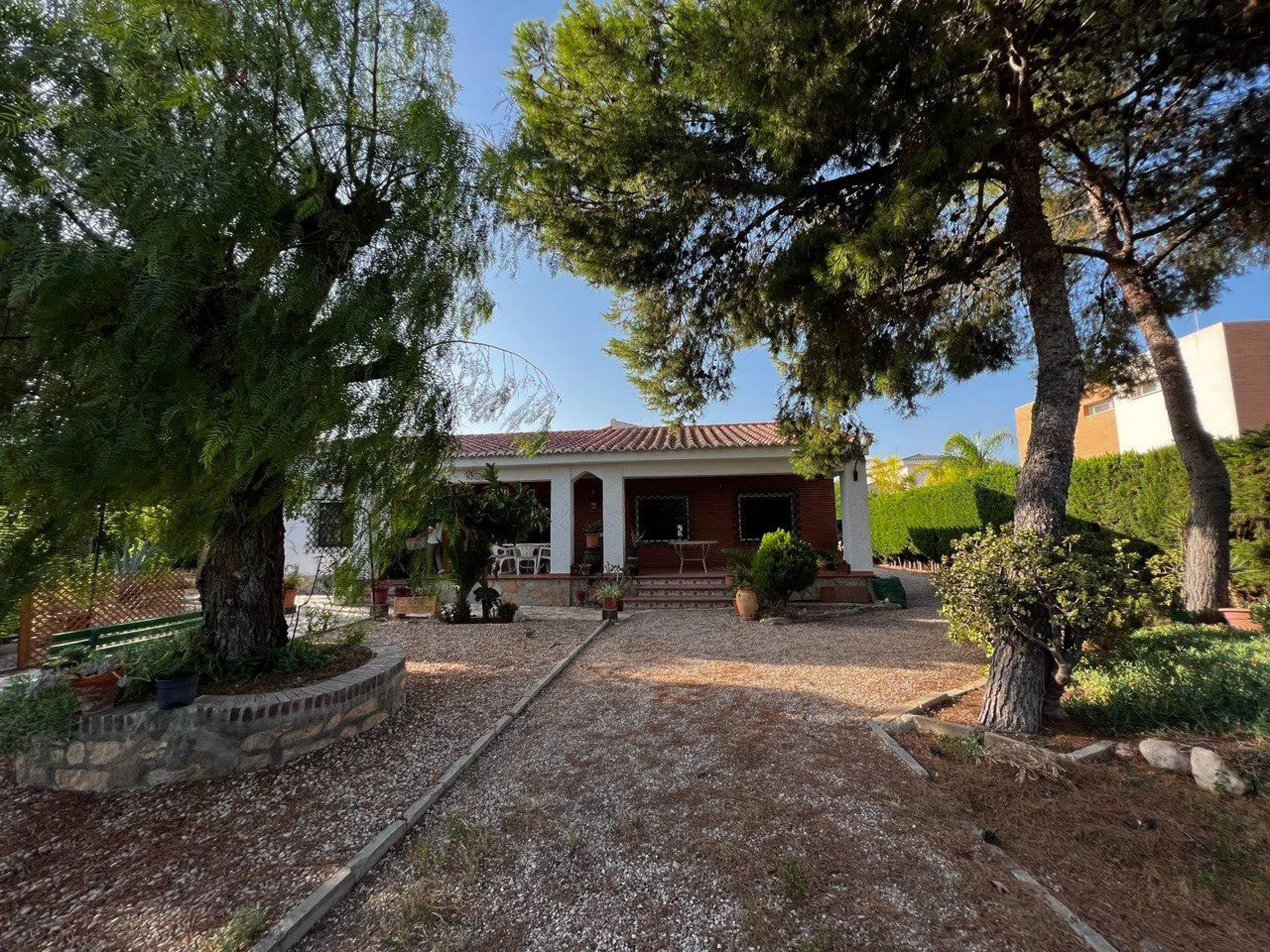 Chalet con 1000 metros de terreno en la zona Sol y Luz de San Vicente del Raspeig, Alicante