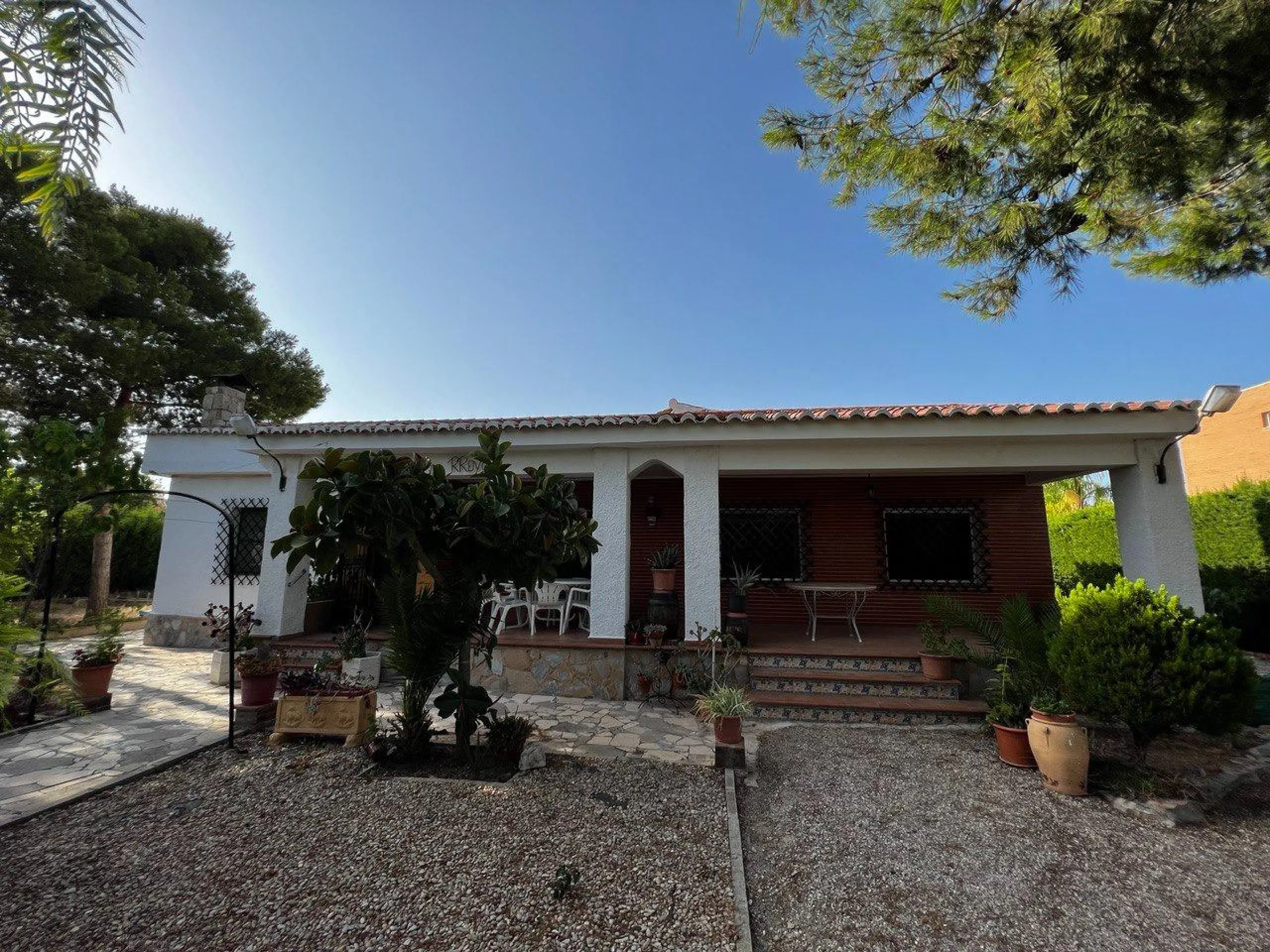 Chalet con 1000 metros de terreno en la zona Sol y Luz de San Vicente del Raspeig, Alicante