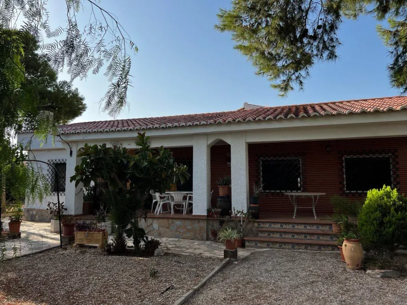 Chalet con 1000 metros de terreno en la zona Sol y Luz de San Vicente del Raspeig, Alicante