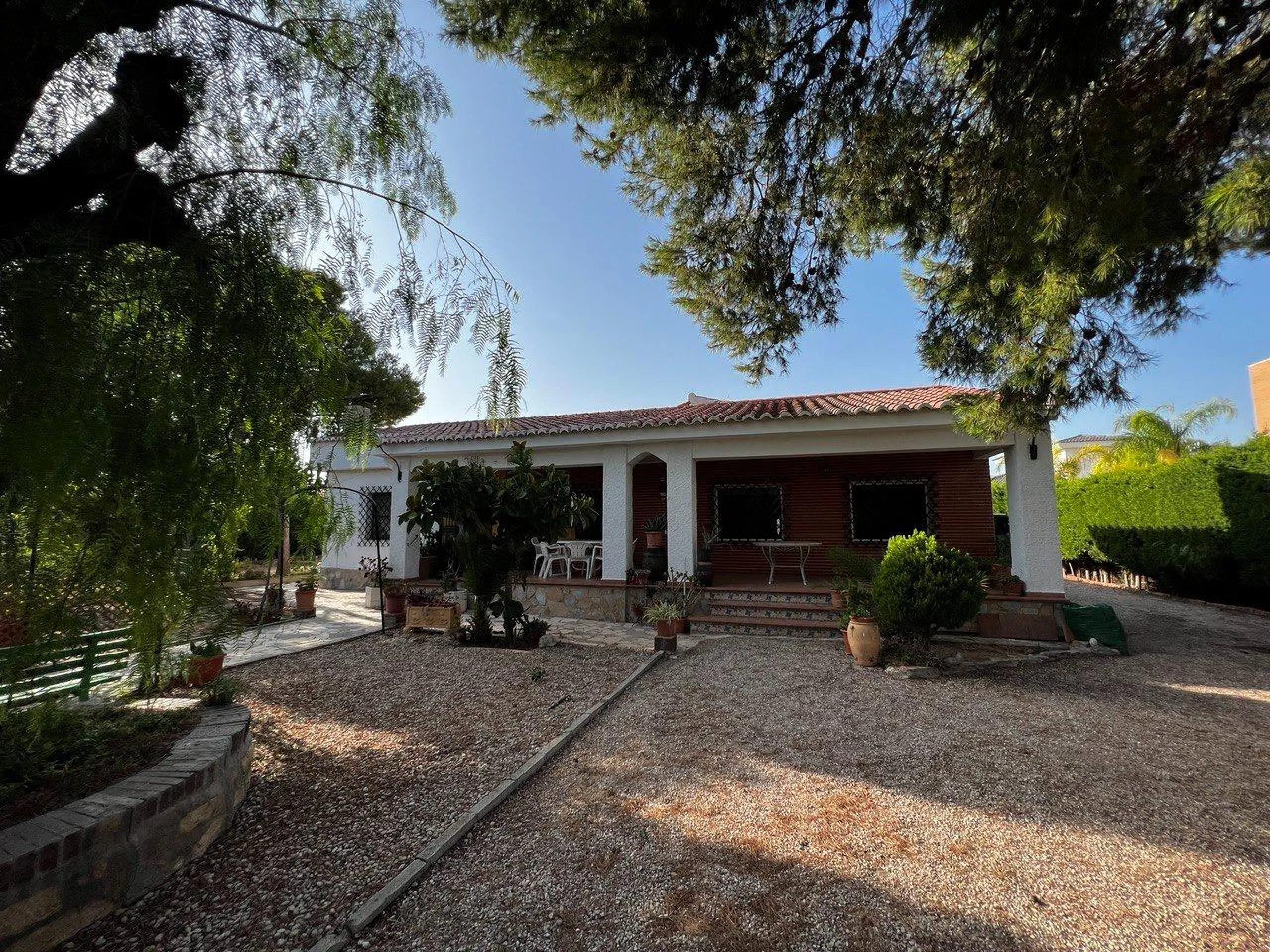 Chalet con 1000 metros de terreno en la zona Sol y Luz de San Vicente del Raspeig, Alicante