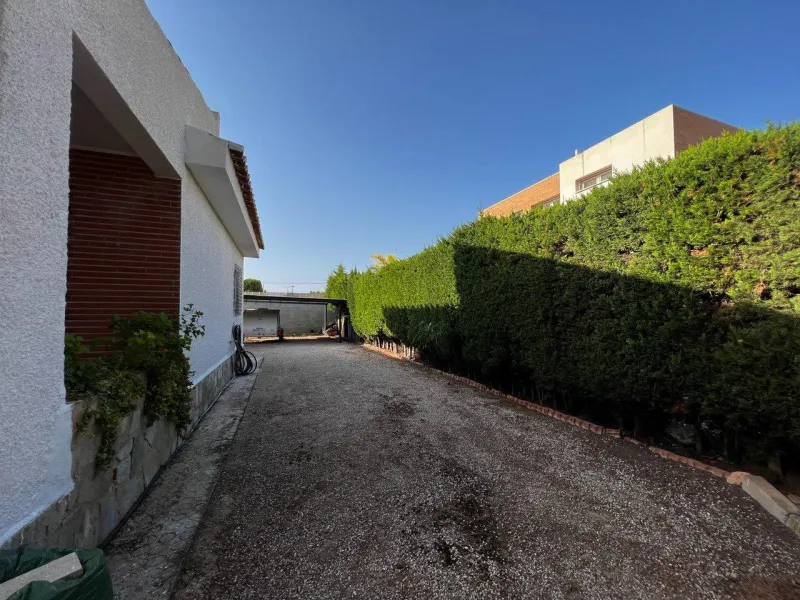 Chalet con 1000 metros de terreno en la zona Sol y Luz de San Vicente del Raspeig, Alicante