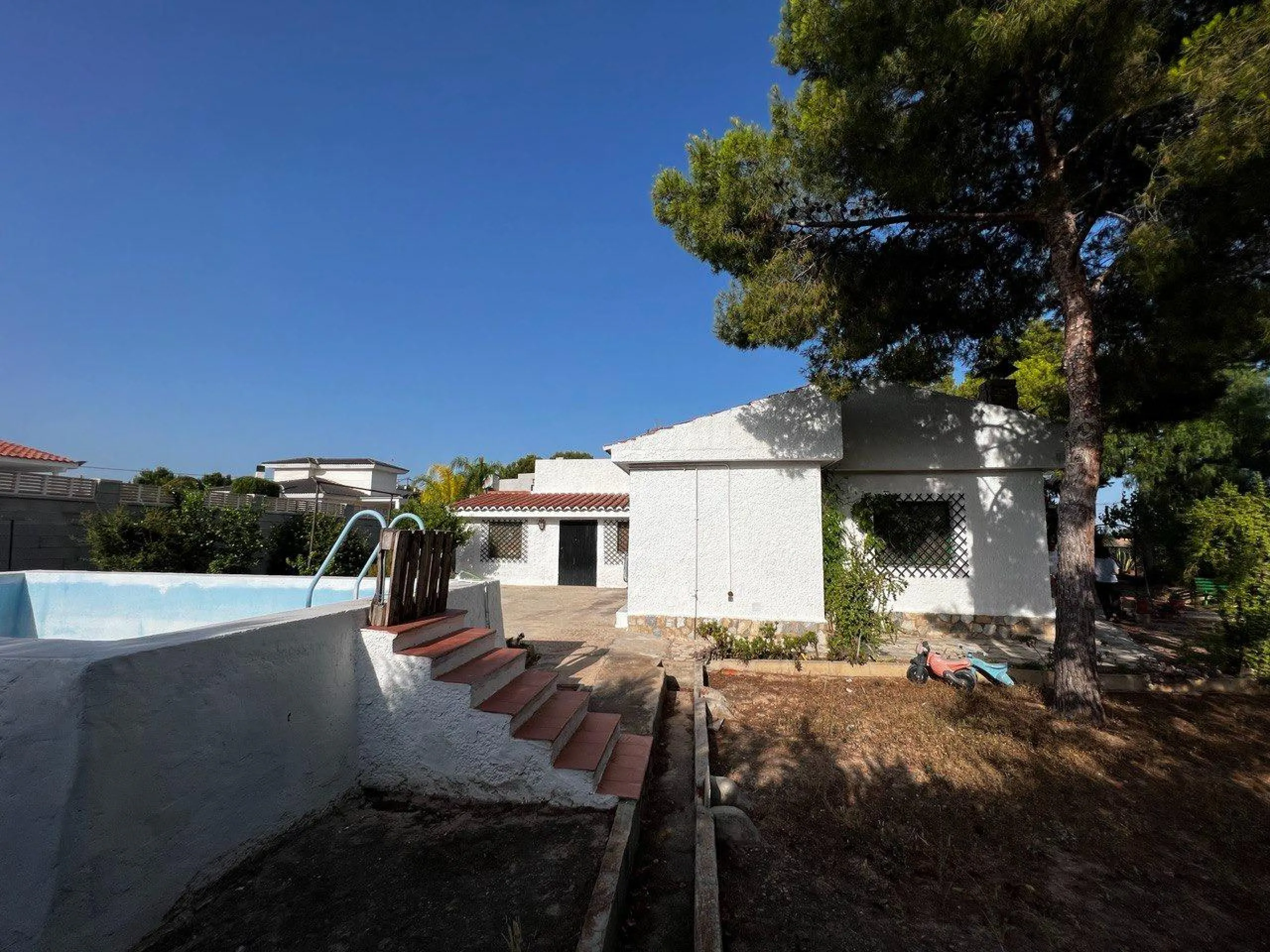 Chalet con 1000 metros de terreno en la zona Sol y Luz de San Vicente del Raspeig, Alicante