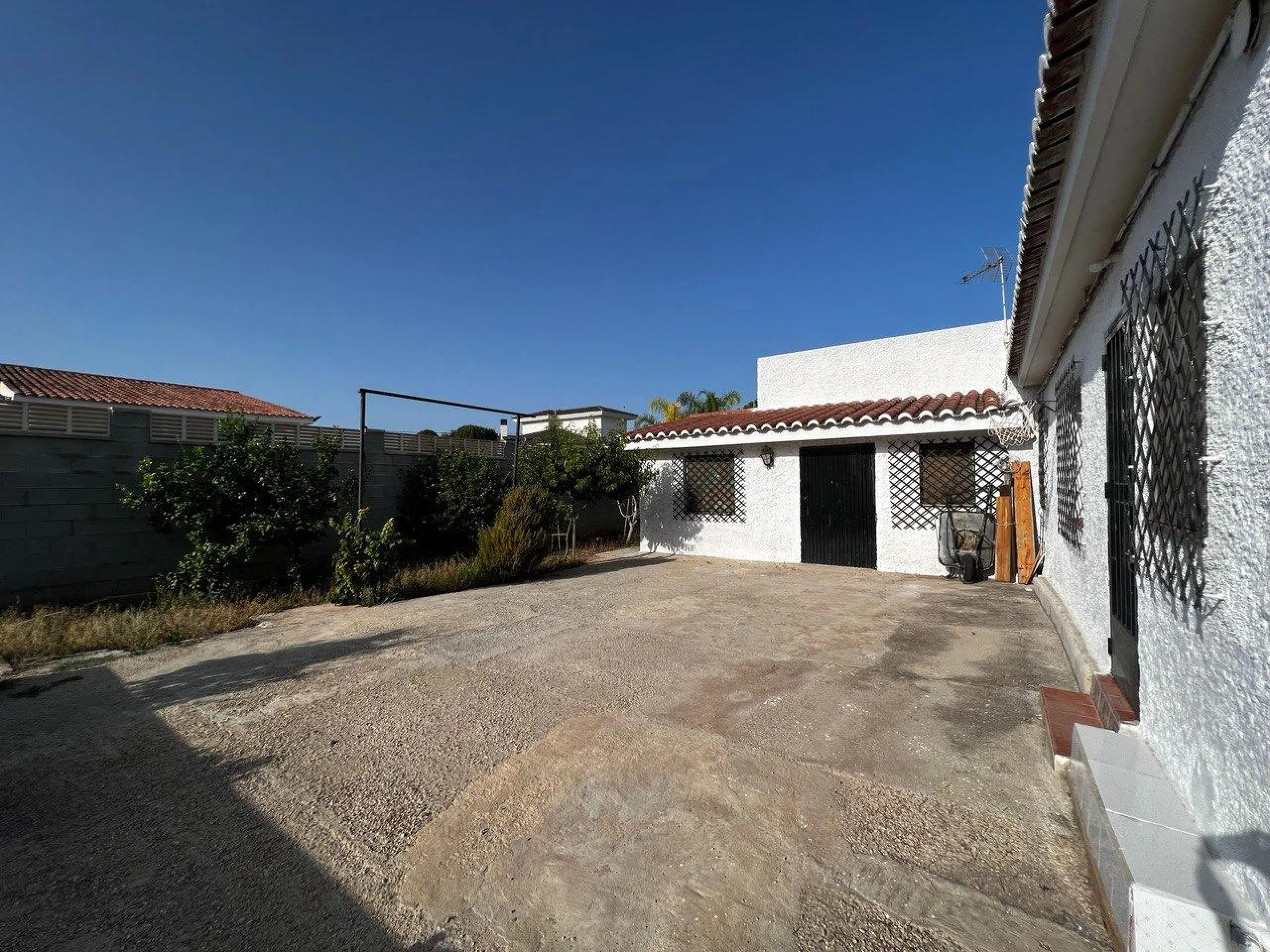 Chalet con 1000 metros de terreno en la zona Sol y Luz de San Vicente del Raspeig, Alicante